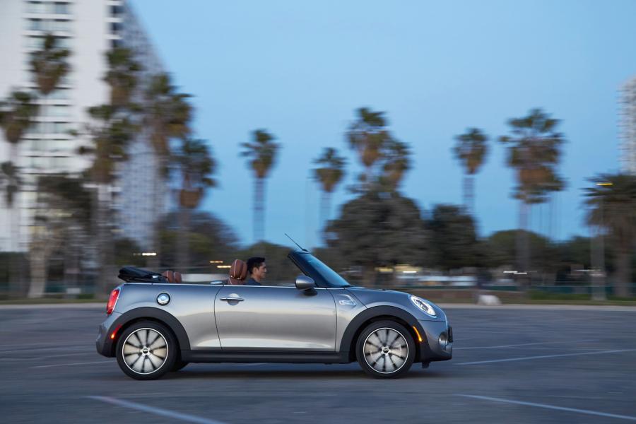  Mini Cooper S Cabrio 2016 года  (US) (фото 12 из 30)